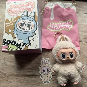 Exciting Macaron Labubu - Soymilk